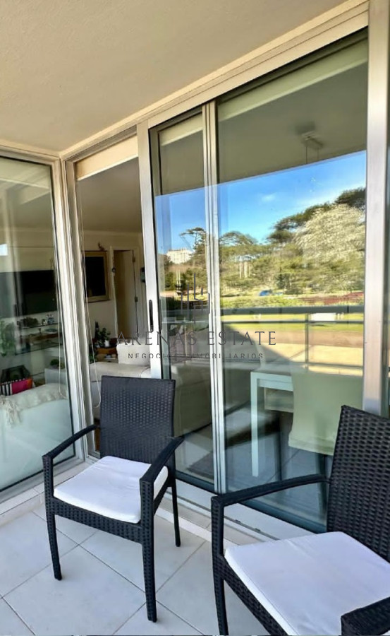 Apartamento ID.3622 - Se vende excelente apartamento con vista inigualable en Roosevelt, Punta del Este, de 2 dormitorios.