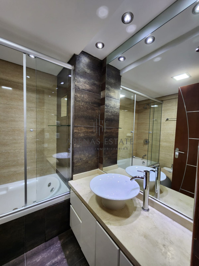 Apartamento ID.2408 - MIAMI BOULEVARD, PUNTA DEL ESTE, PLAYA MANSA, DOS DORMITORIOS , PRIMERAS PARADAS 