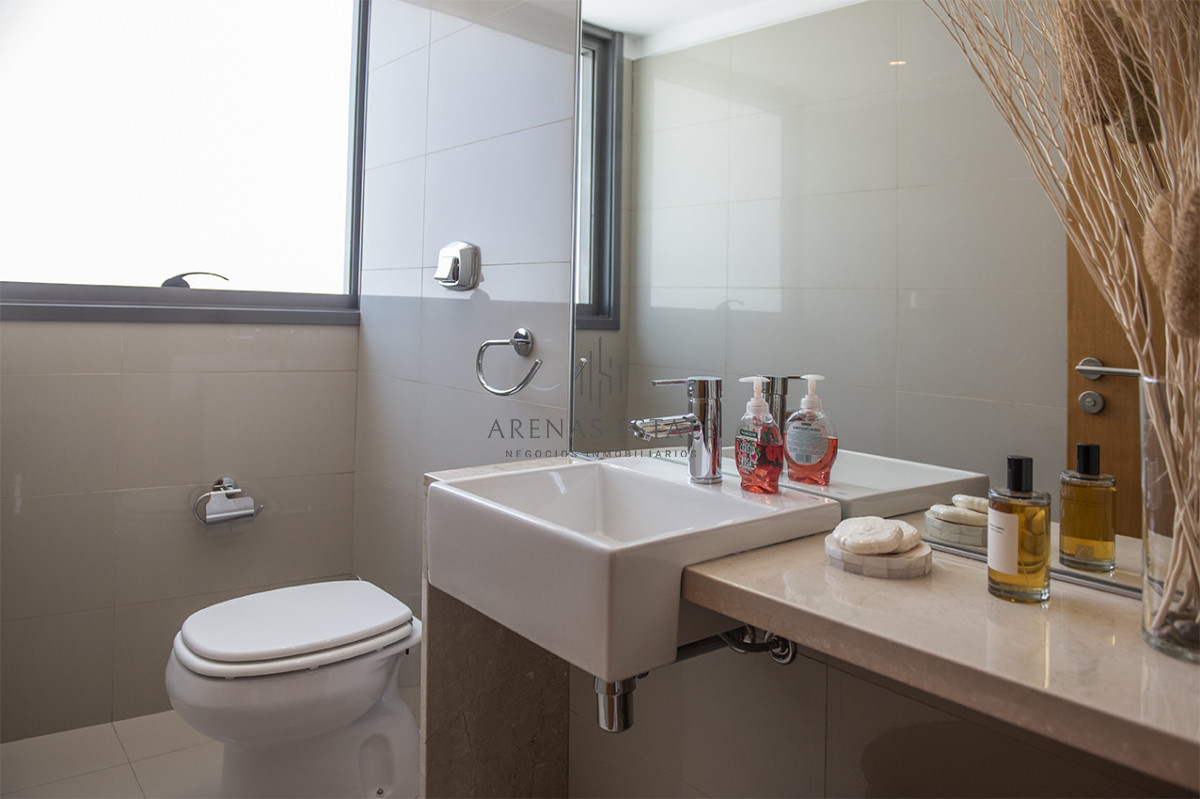 Apartamento ID.2052 - Penthouse frente al mar en venta en Blue Bird, 3 dormitorios en suite. Punta del este
