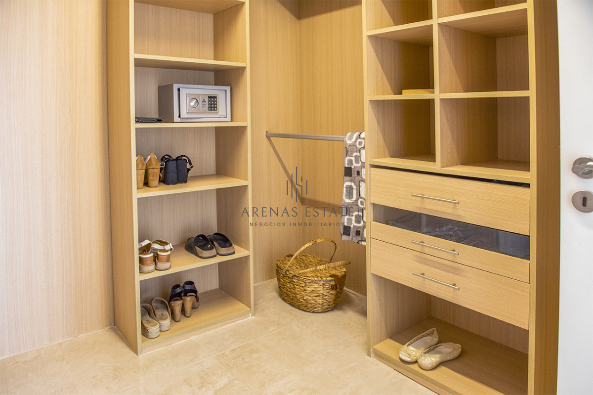 Apartamento ID.3470 - Departamento d 3 dormitoios + dependencia en venta en Playa Brava