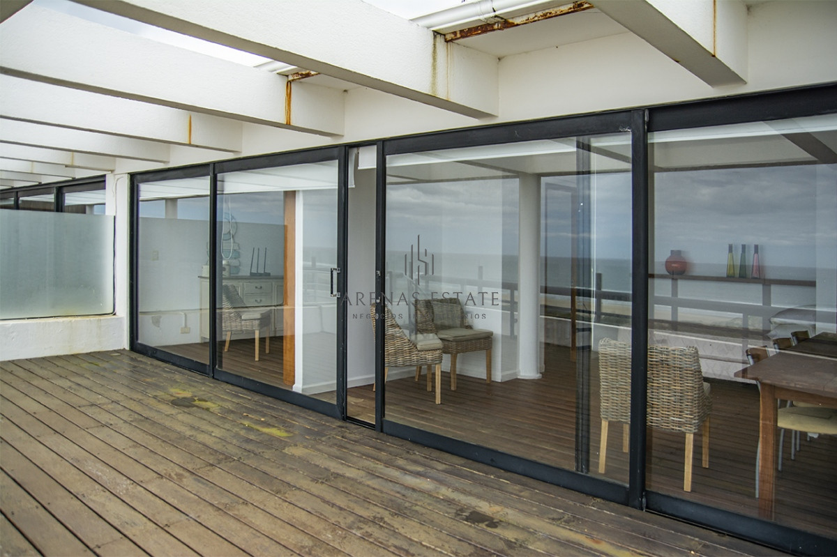 Apartamento ID.2050 - Penthouse en venta muy cómodo e iluminado. 4 dormitorios + dep. 