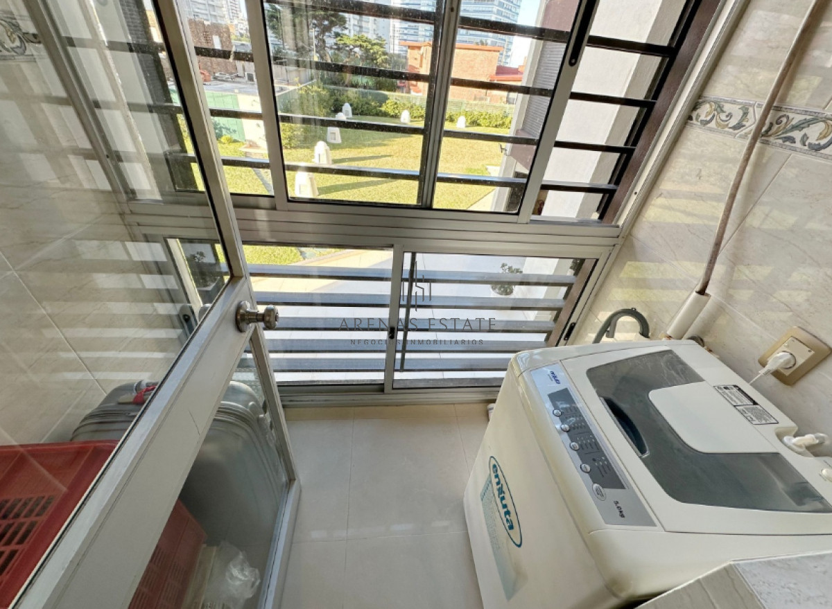 Apartamento ID.3281 - Vende Apartamento frente al mar en Brava, Punta del Este de 2 dormitorios.