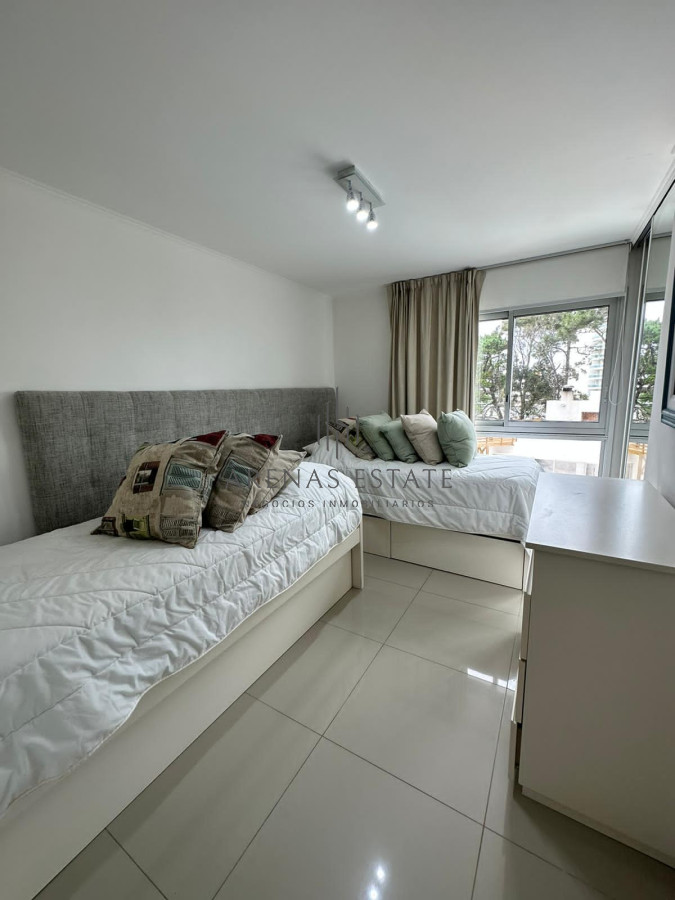 Apartamento ID.3156 - Departamento de 2 dormitorios en venta en Torre Wind. Punta del este