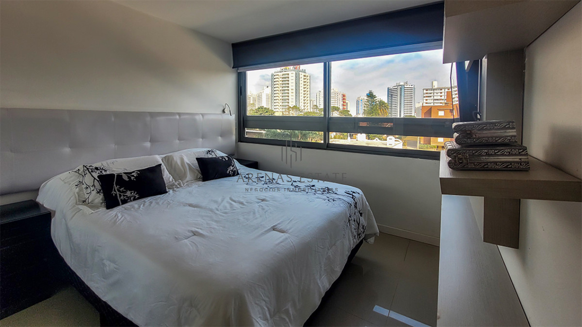 Apartamento ID.3565 - Apartamento de 2 dormitorios en venta en Punta del Este, Edif. Chronos