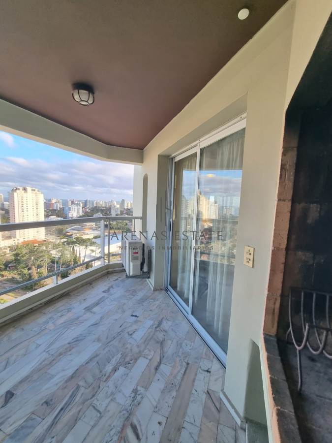 Apartamento ID.3800 - Vende espectacular apartamento de 3 dormitorios en Punta del Este