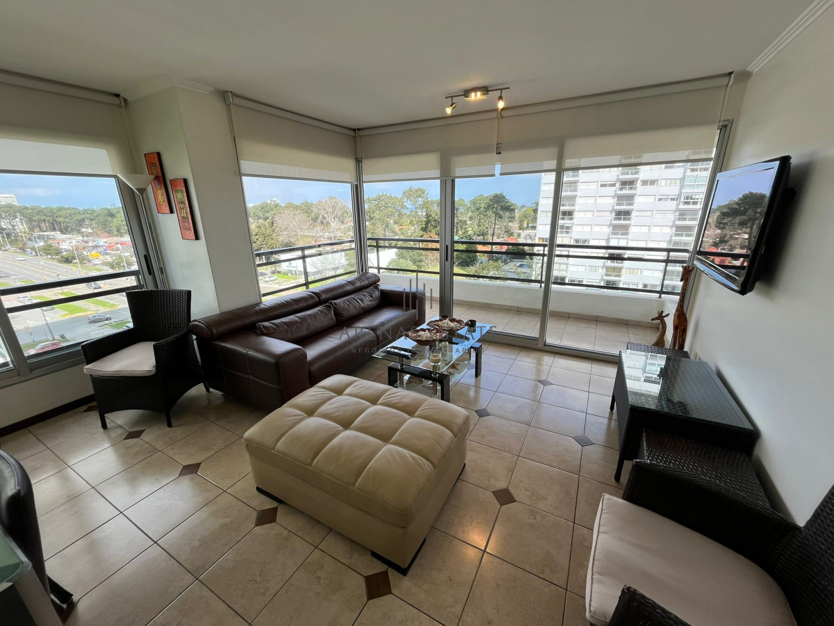 Apartamento ID.3361 - En venta apartamento de 3 dormitorios en Roosevelt, Punta del Este.