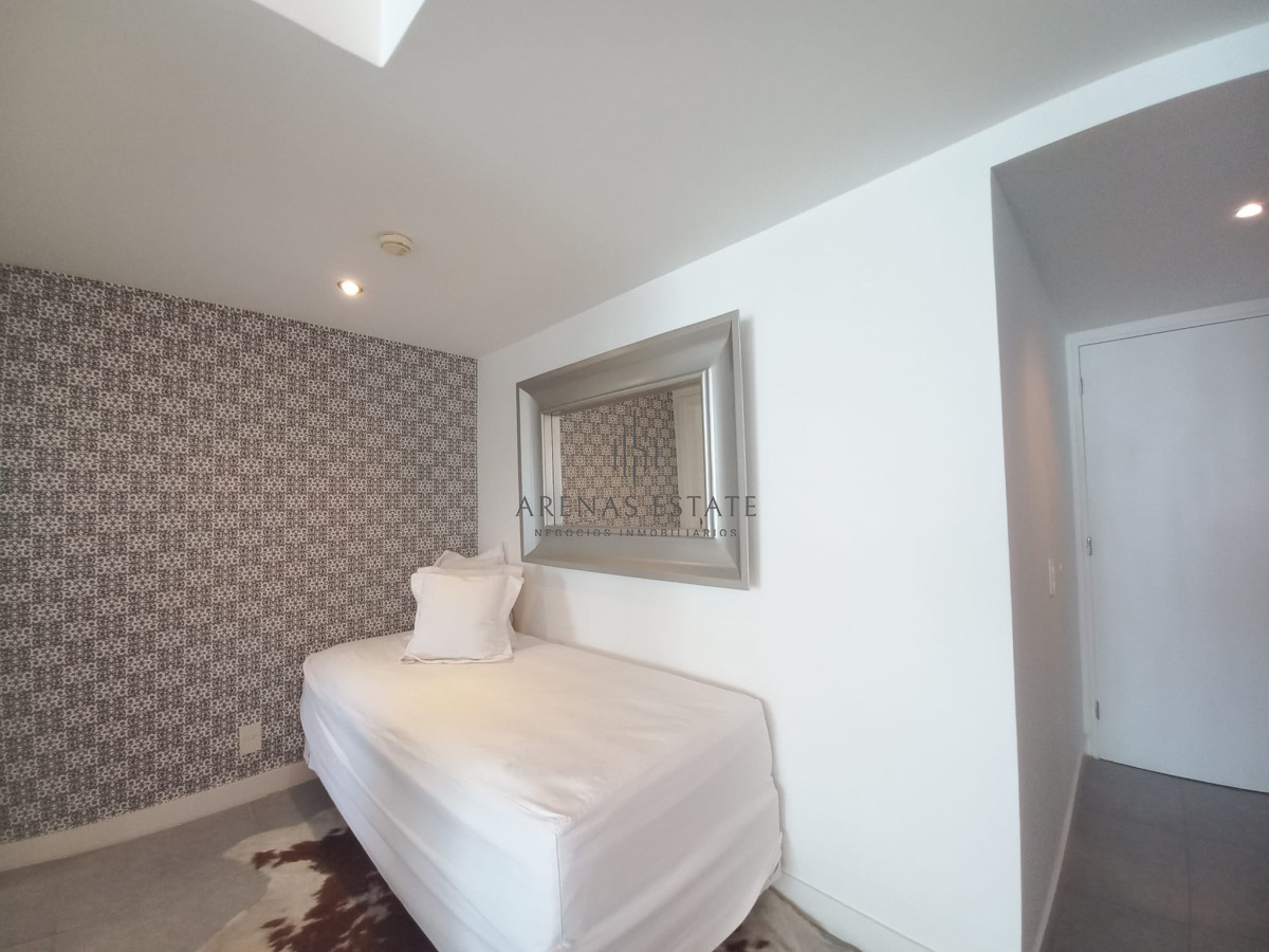 Apartamento ID.1386 - En torre con estilo unico, a pasos de Punta Shoping 1 dormitorio y medio en venta. Torre Yoo
