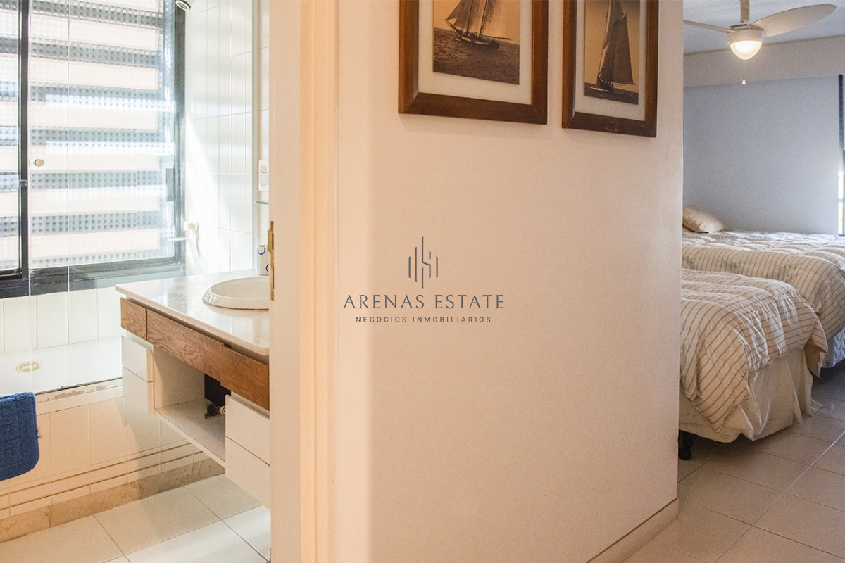 Apartamento ID.2987 - Espectcular departamento en venta frente al puerto 4 dormitorios