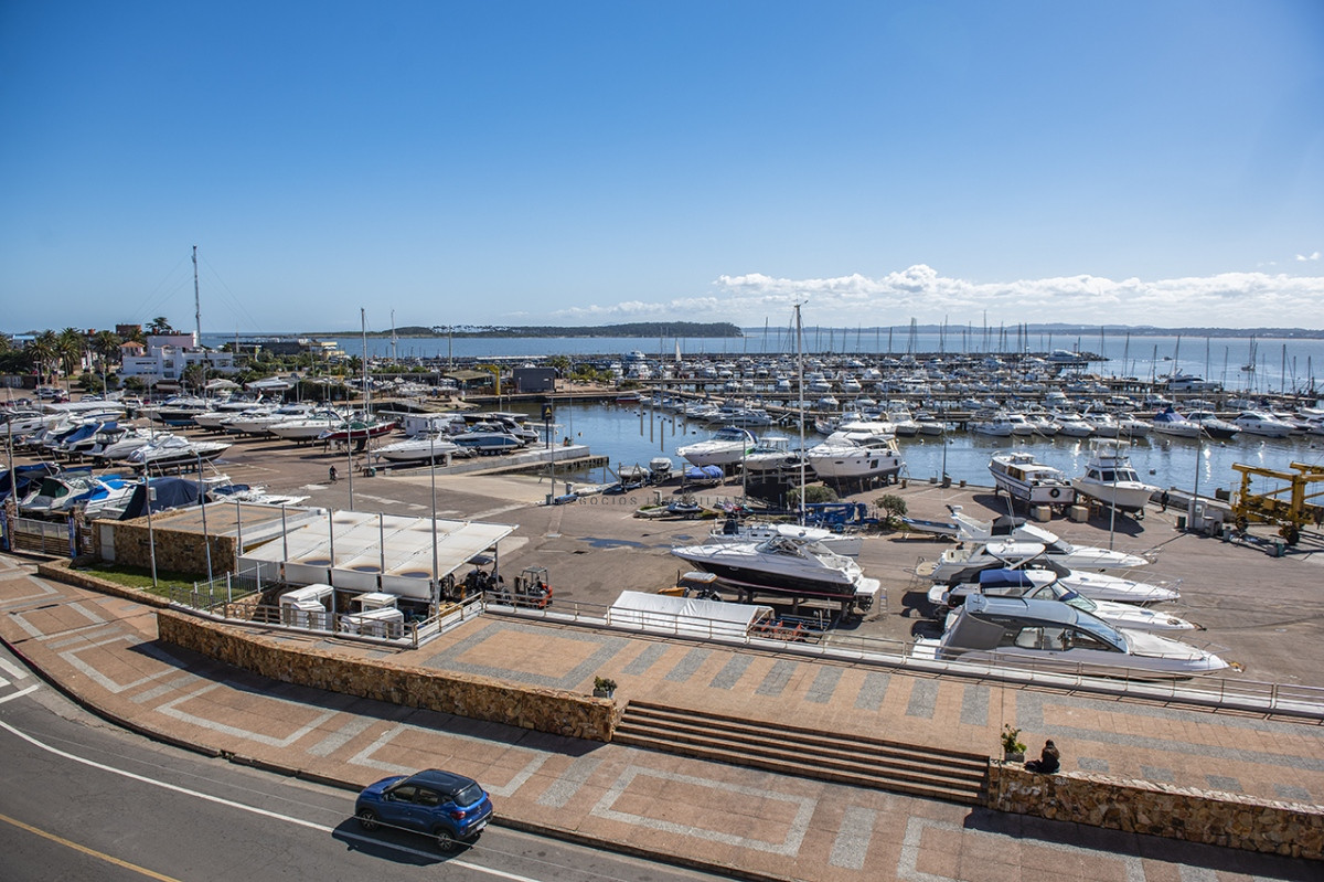 Apartamento ID.2987 - Espectcular departamento en venta frente al puerto 4 dormitorios