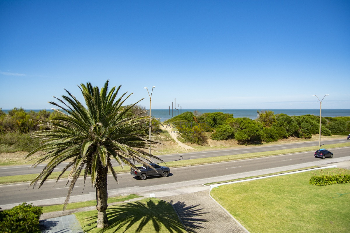 Apartamento ID.3477 - Hermoso departamento en venta, 3 dormitorios + dep. Frente al mar. 
