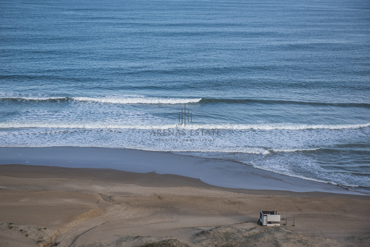 Apartamento ID.3467 - Espectacular departamento frente al mar en venta, 2 dorm + dep en venta
