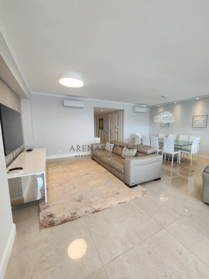 Apartamento ID.3470 - Departamento d 3 dormitoios + dependencia en venta en Playa Brava