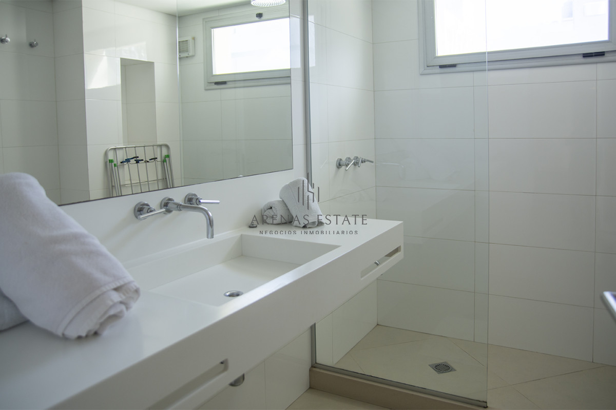 Apartamento ID.2526 - Departamento de 3 dormitorios con parrillero en venta, edificio nuevo en la Peninsula.