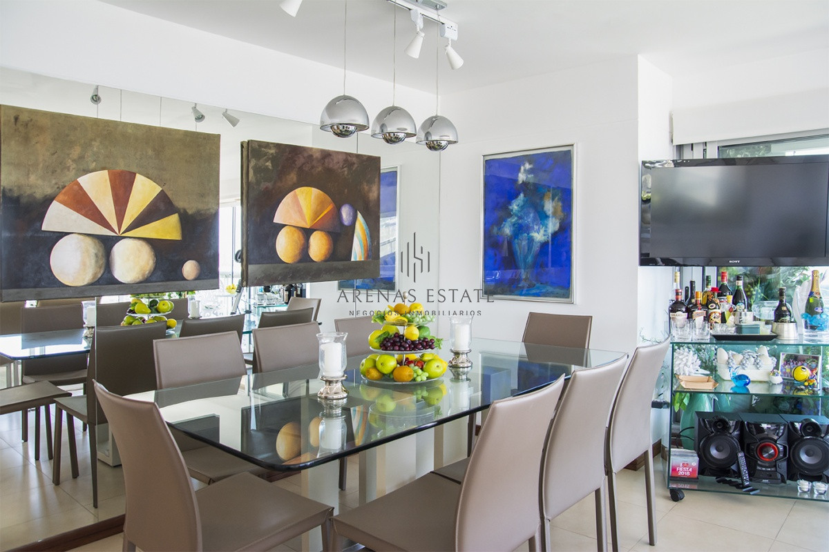Apartamento ID.2211 - Hermoso departamento de 3 dormitorios a la venta, a pasos del mar