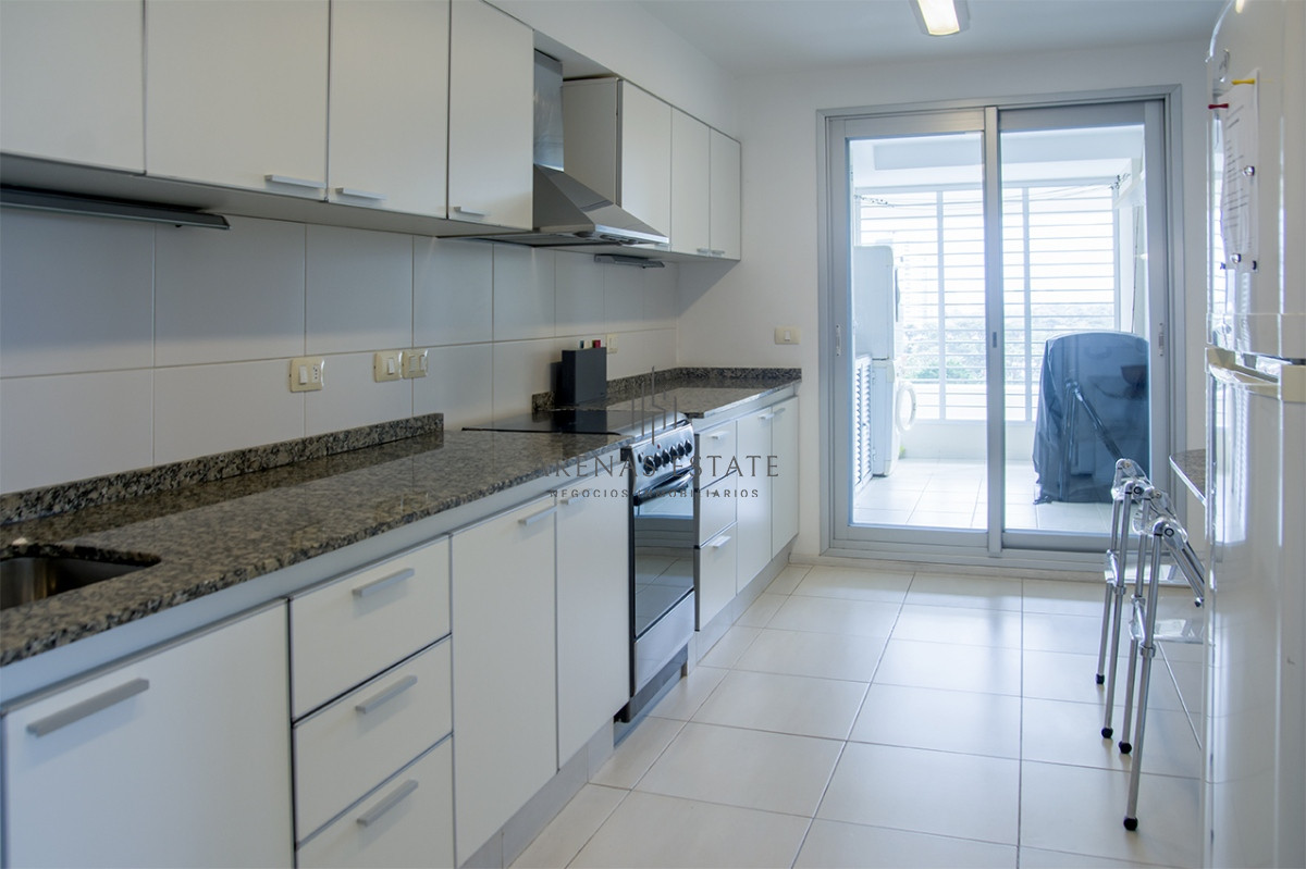 Apartamento ID.2653 - Vende apartamento de 3 dormitorios + dependencia , en brava , Punta del Este 