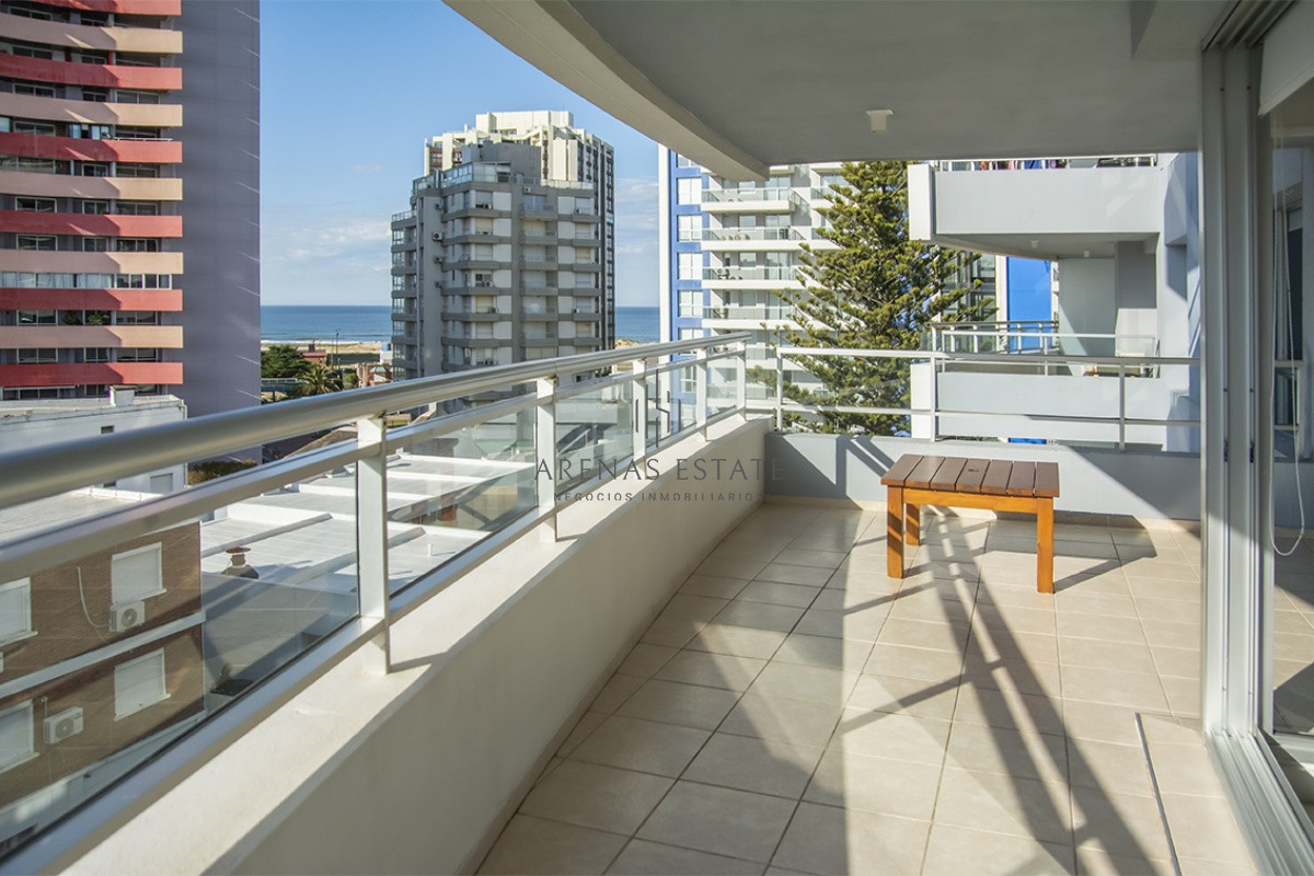 Apartamento ID.2528 - Excelente departamento en venta, 3 dormitroios. Punta del Este
