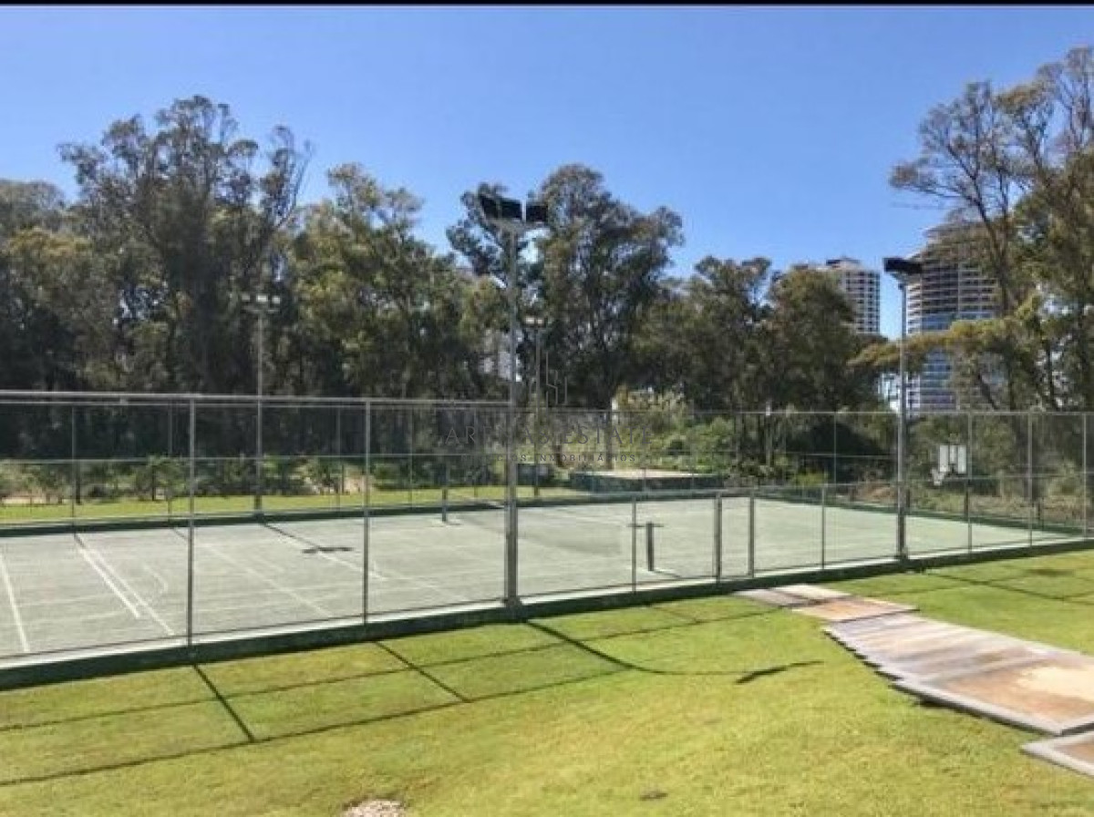 Apartamento ID.2961 - Apartamento en venta de 2 dormitorios en Punta Del Este