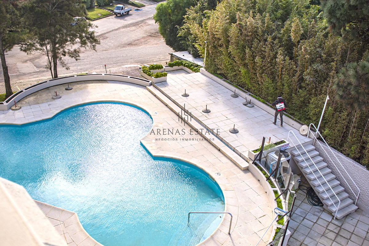 Apartamento ID.2885 - Apartamento en Venta de 2 dormitorios en Av. Roosevelt , Punta del este  