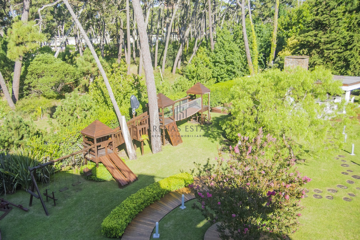 Apartamento ID.2542 - Espectacular departamento duplex a pasos del mar . 3 dormitorios en venta