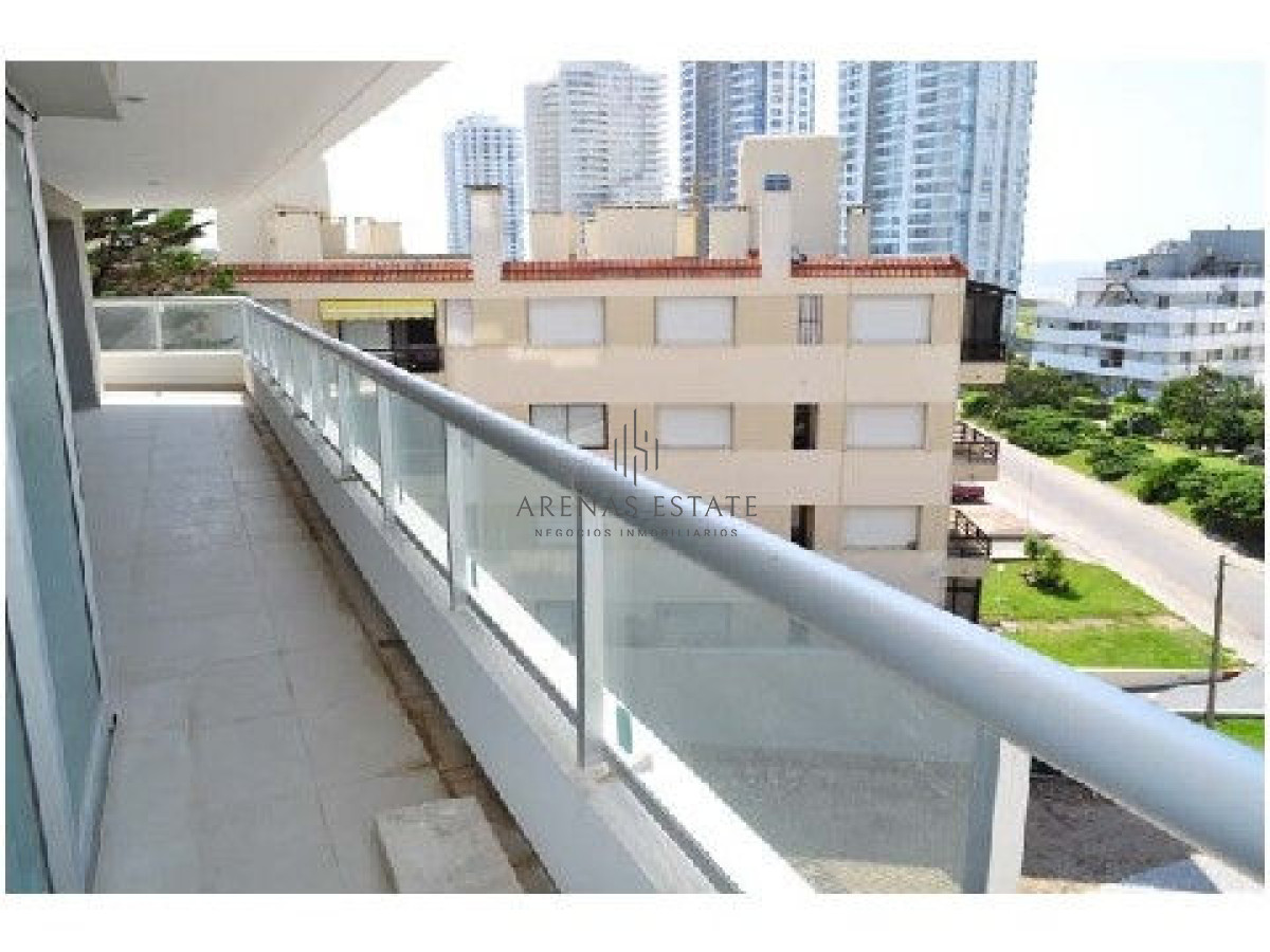 Apartamento ID.2049 - Venta Apartamento de 3 dormitorios en zona Brava, Punta del Este