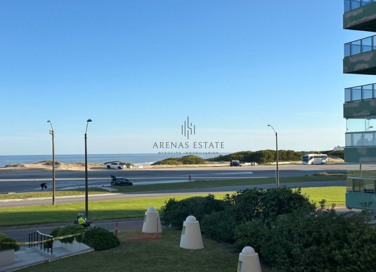 Apartamento ID.3281 - Vende Apartamento frente al mar en Brava, Punta del Este de 2 dormitorios.