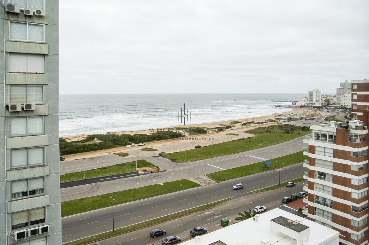 Apartamento ID.2832 - Apartamento en Venta de 3 dormitorios en parada 2 de playa brava, cerca de servicios en Punta del Este 