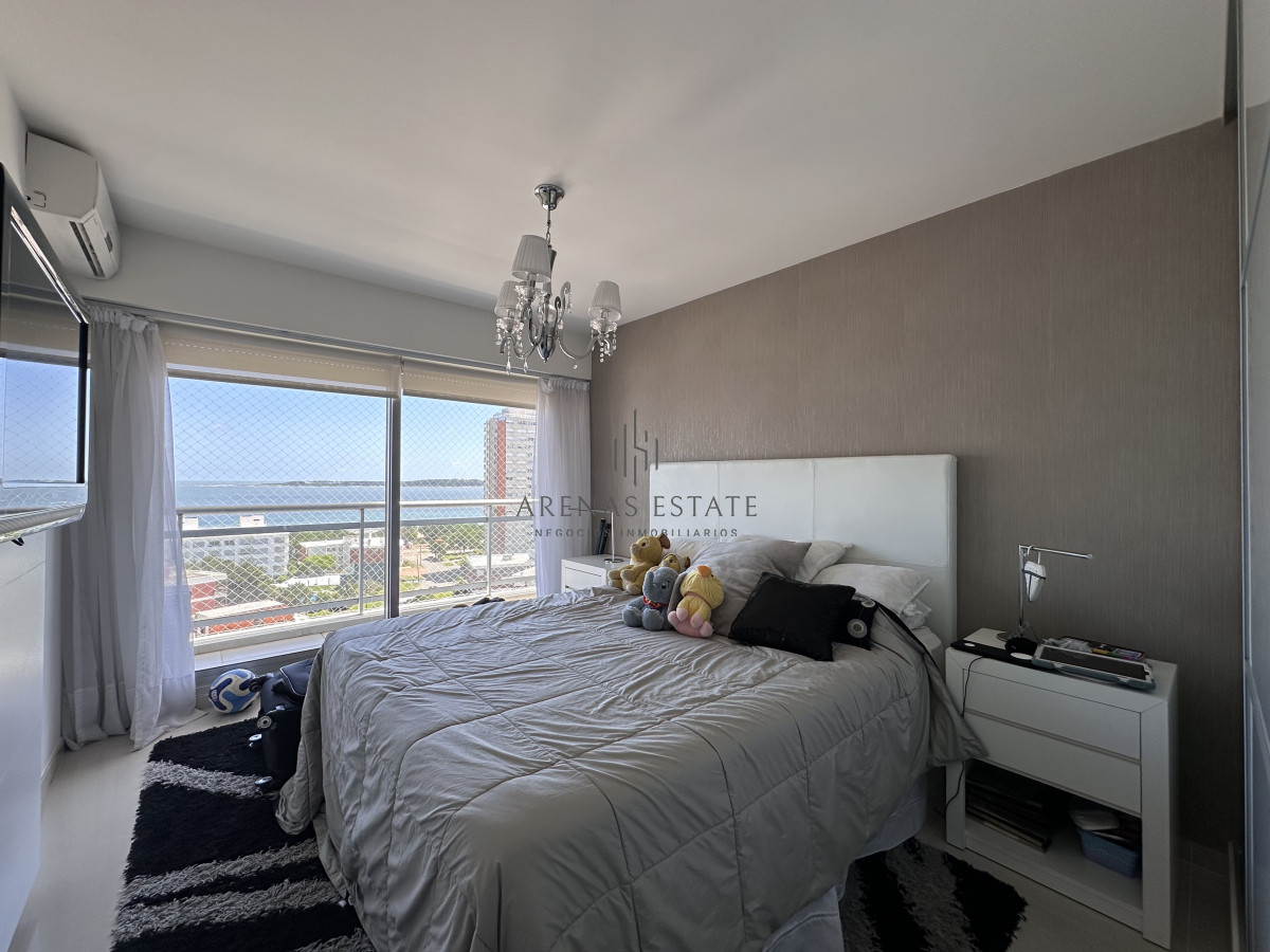 Apartamento ID.3489 - Vende Apartamento de 3 dormitorios en Sunrise Tower, Punta del Este 