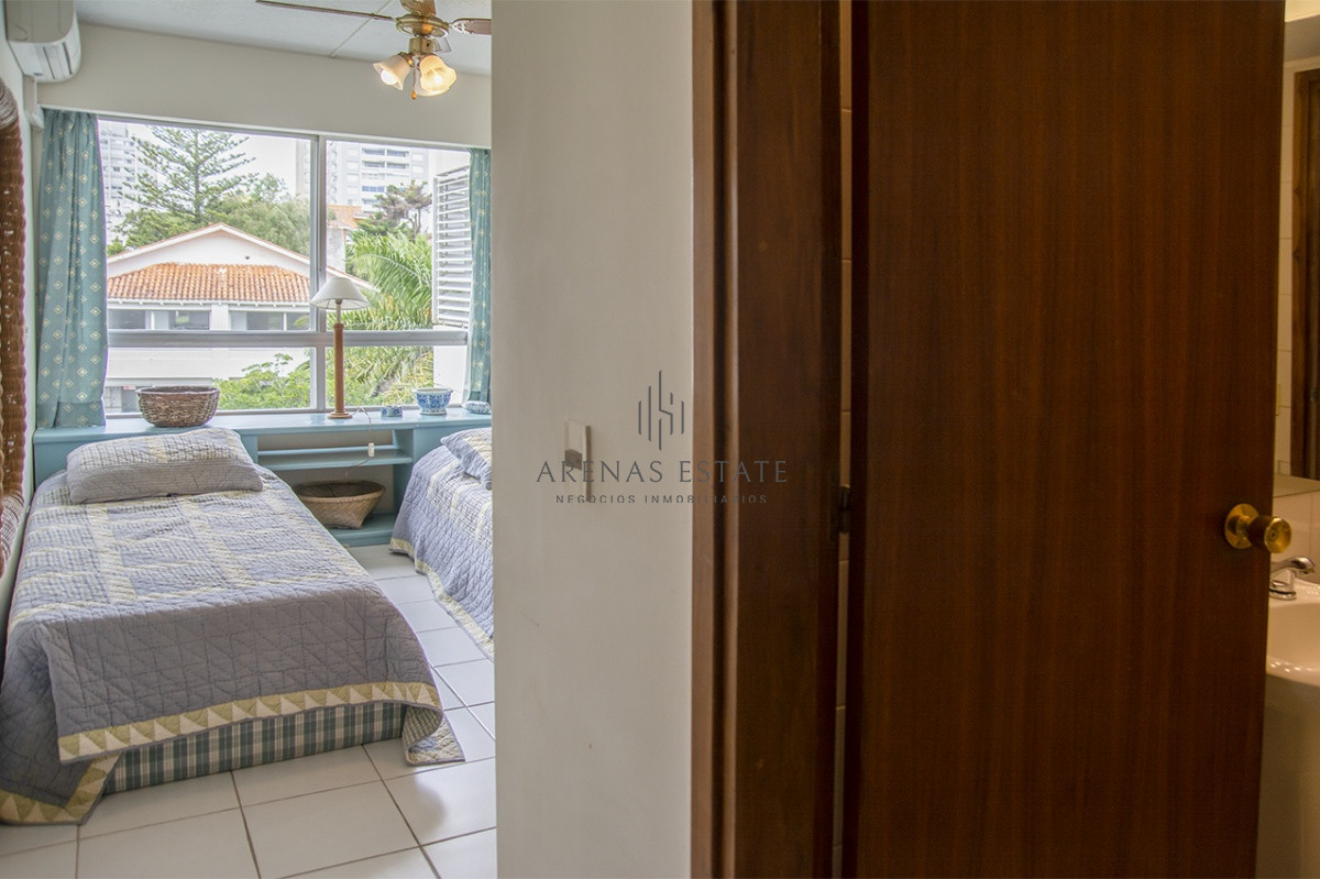 Apartamento ID.2984 - Departamentos en venta de 3 dormitorios Frente al Puerto , Punta del este 