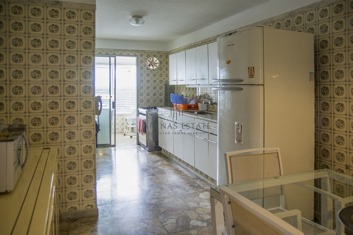 Apartamento ID.2056 - Se vende Hermoso Penthouse frente al mar de 3 dormitorios con barbacoa, Playa Mansa, Punta del Este