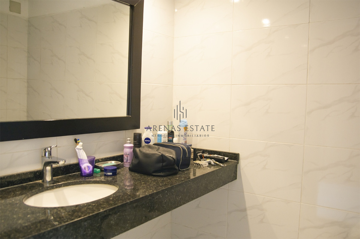 Apartamento ID.2044 - Apartamento en venta frente al mar, de 3 dormitorios en Punta del Este 
