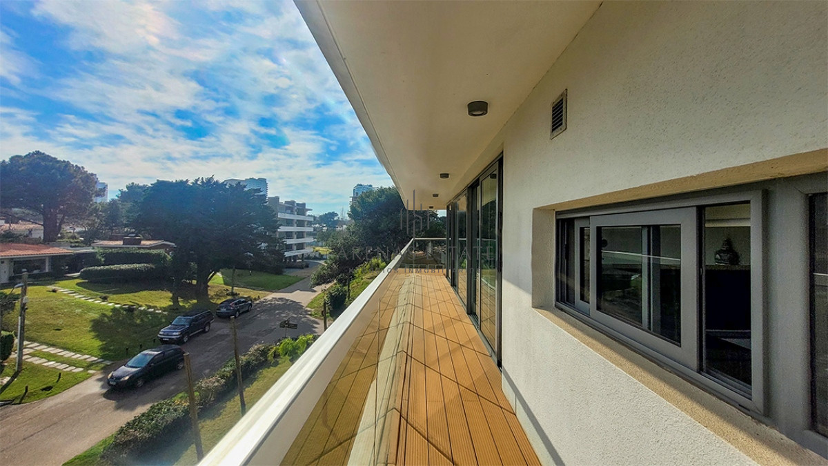 Apartamento ID.3565 - Apartamento de 2 dormitorios en venta en Punta del Este, Edif. Chronos