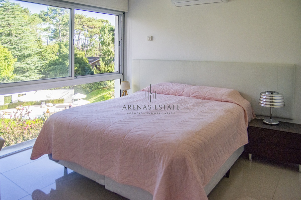 Apartamento ID.2542 - Espectacular departamento duplex a pasos del mar . 3 dormitorios en venta