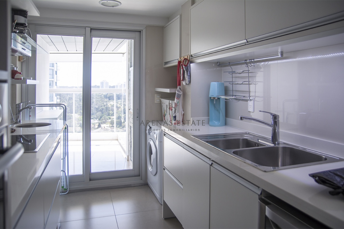 Apartamento ID.2408 - MIAMI BOULEVARD, PUNTA DEL ESTE, PLAYA MANSA, DOS DORMITORIOS , PRIMERAS PARADAS 