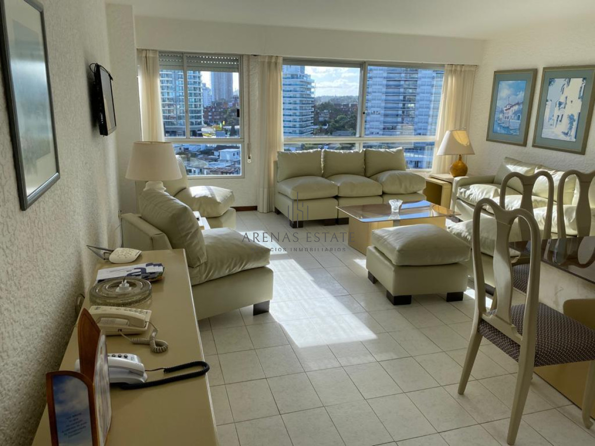 Apartamento ID.3789 - Vende Apartamento de 3 dormitorios en Brava, Excelente edificio.
