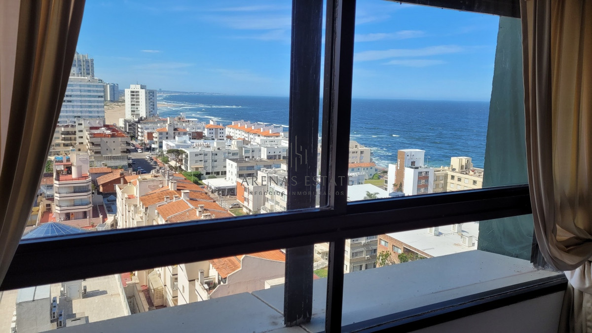 Apartamento ID.3805 - Alquiler de departamento en Peninstula, de 3 dormitorios mas dep de servicio, en Punta del Este