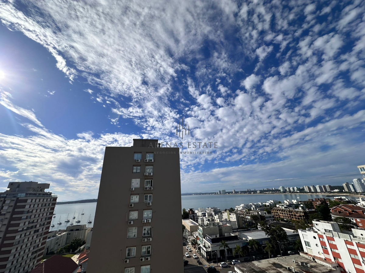 Apartamento ID.3457 - Vende apartamento de 2 dormitorios en Punta del Este