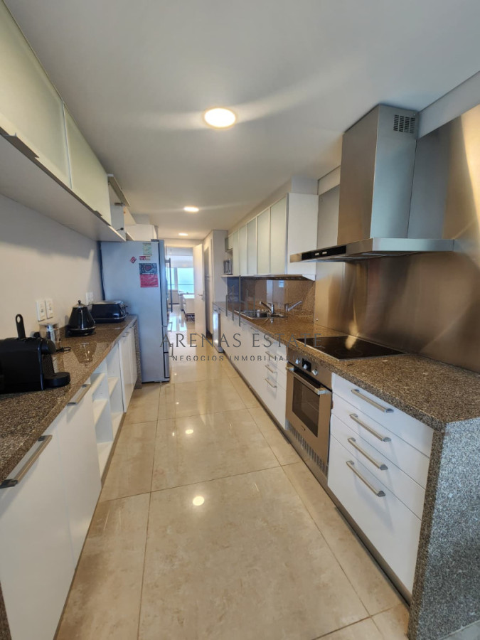 Apartamento ID.3470 - Departamento d 3 dormitoios + dependencia en venta en Playa Brava