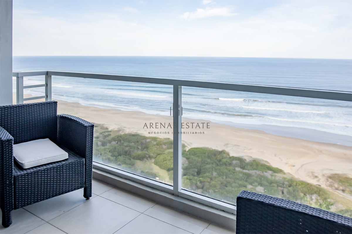 Apartamento ID.3467 - Espectacular departamento frente al mar en venta, 2 dorm + dep en venta