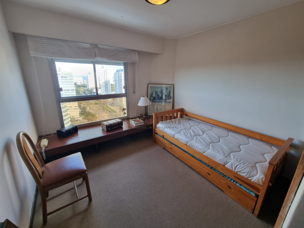 Apartamento ID.3800 - Vende espectacular apartamento de 3 dormitorios en Punta del Este