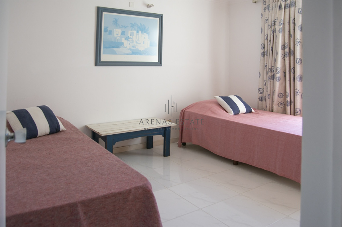 Apartamento ID.2044 - Apartamento en venta frente al mar, de 3 dormitorios en Punta del Este 