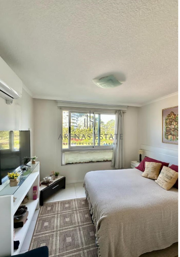 Apartamento ID.3622 - Se vende excelente apartamento con vista inigualable en Roosevelt, Punta del Este, de 2 dormitorios.