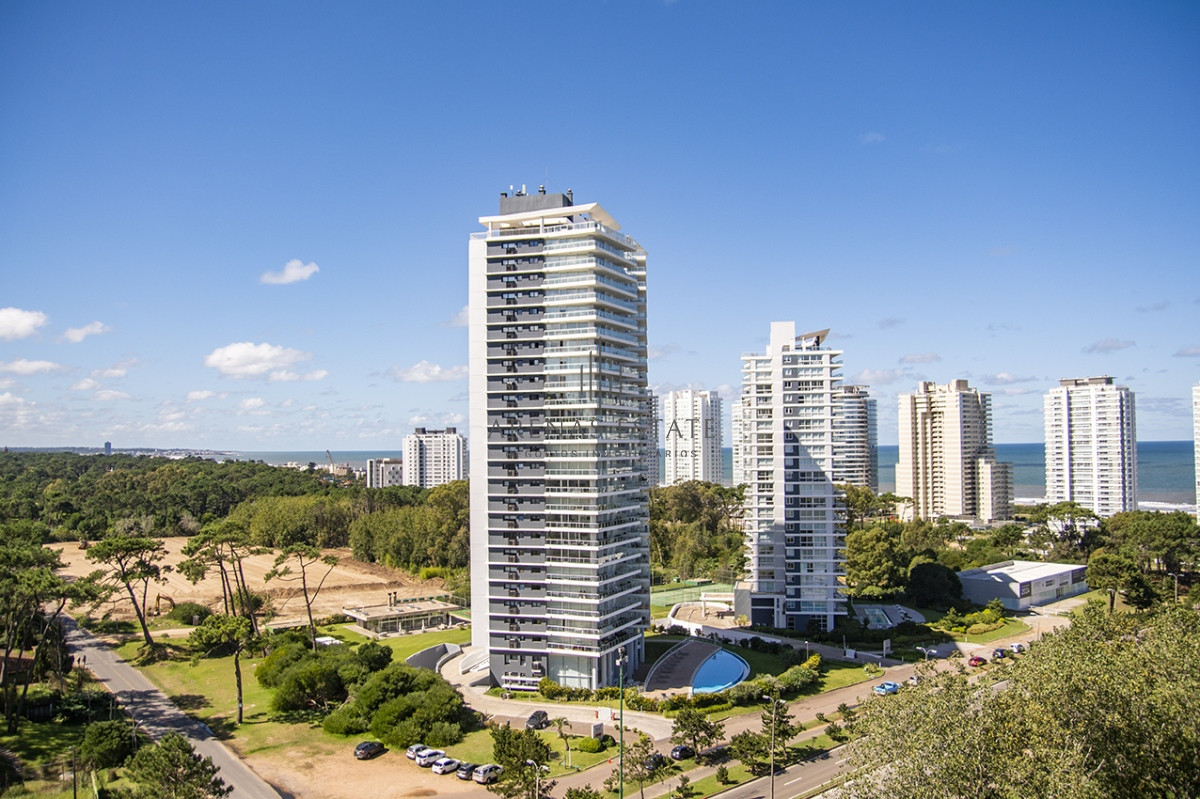 Apartamento ID.2370 - Apartamento de 3 dormitorios en Venta en Ocean Drive , Punta del este , Playa Brava 