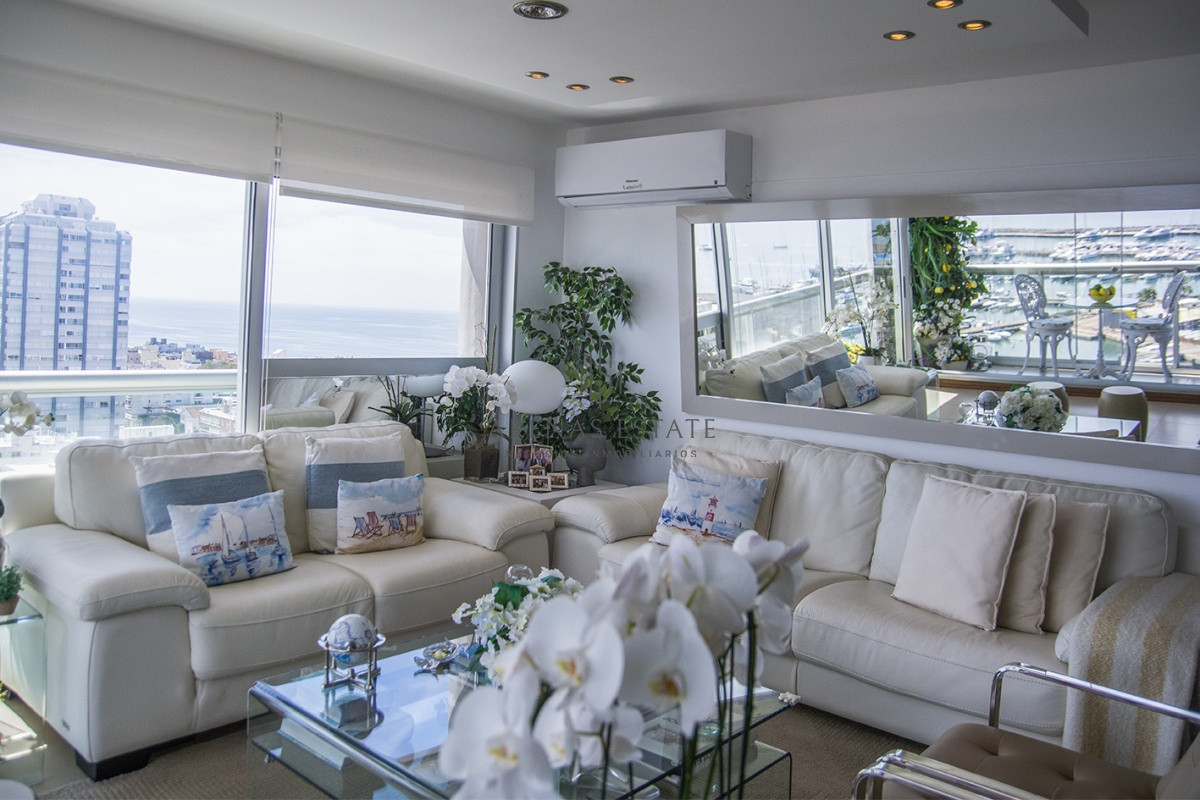 Apartamento ID.2211 - Hermoso departamento de 3 dormitorios a la venta, a pasos del mar