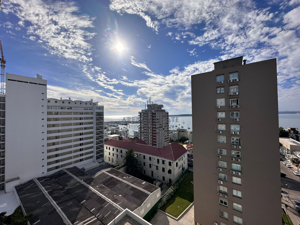 Apartamento ID.3457 - Vende apartamento de 2 dormitorios en Punta del Este