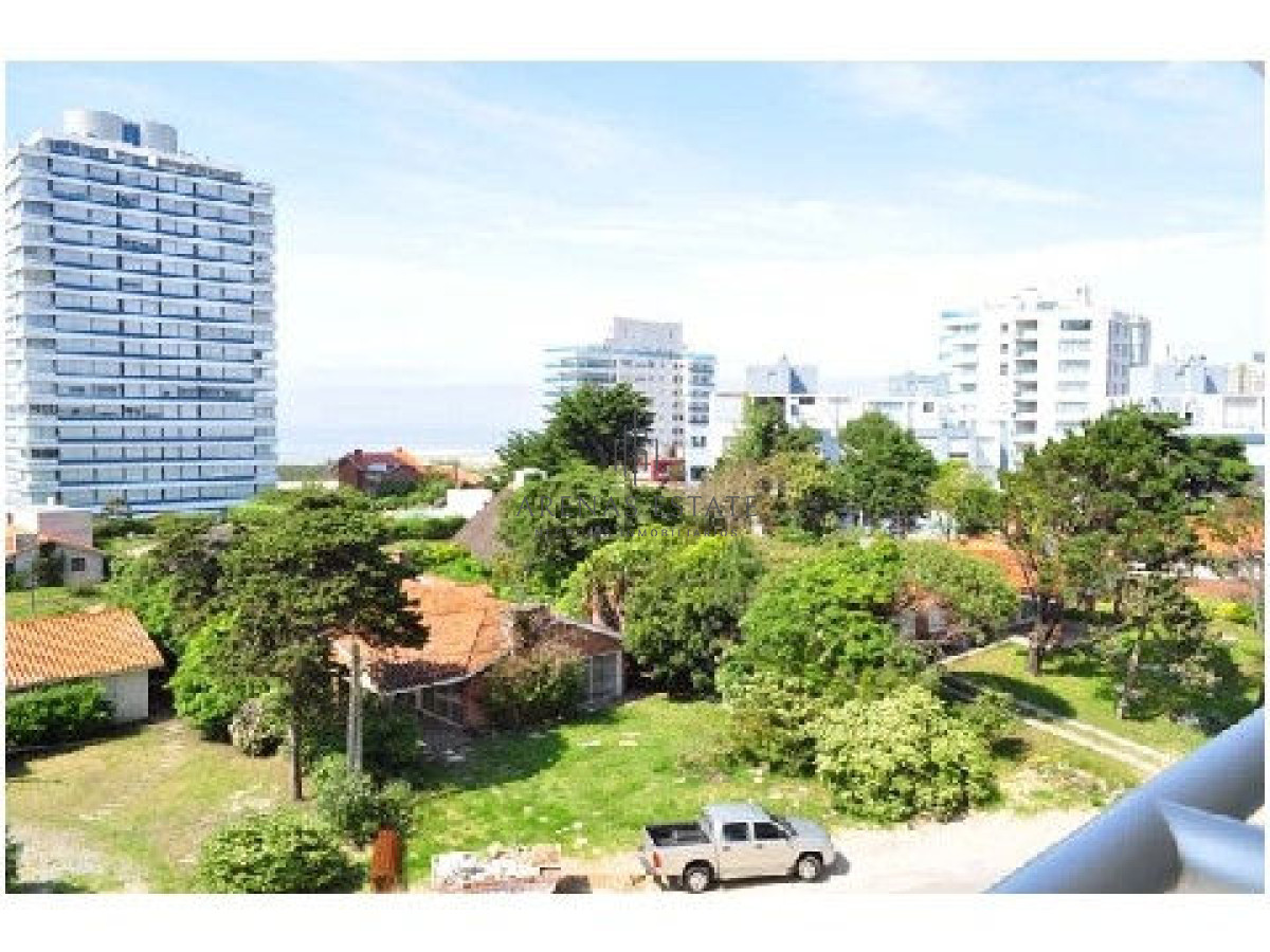 Apartamento ID.2049 - Venta Apartamento de 3 dormitorios en zona Brava, Punta del Este