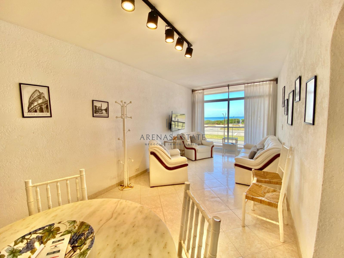 Apartamento ID.4259 - Apartamento de 2 dormitorio y medio en Primera lineal de Playa brava , Punta del este 