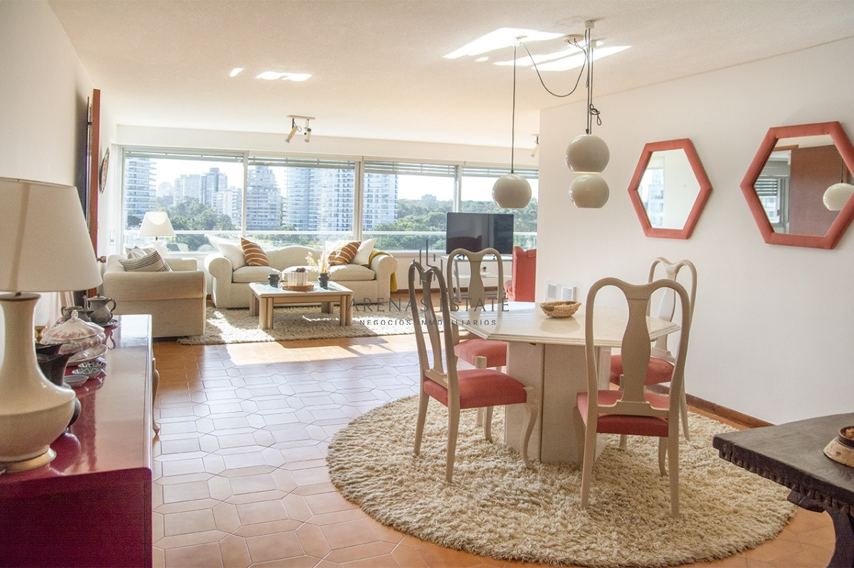 Apartamento ID.3920 - Hermoso Departamento en venta de 3 dormitorios. Torre Tiburon. Playa Brava.