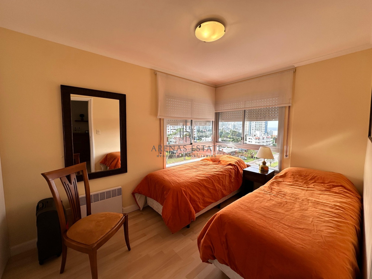 Apartamento ID.2706 - Apartamento de 2 dormitorios y medio en Playa Brava , Punta del este 