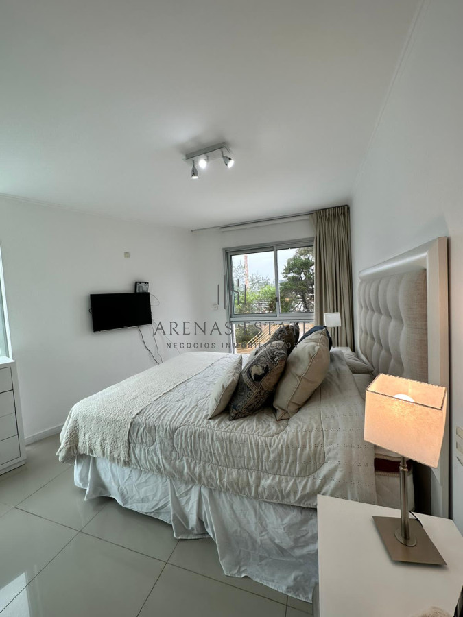 Apartamento ID.3156 - Departamento de 2 dormitorios en venta en Torre Wind. Punta del este