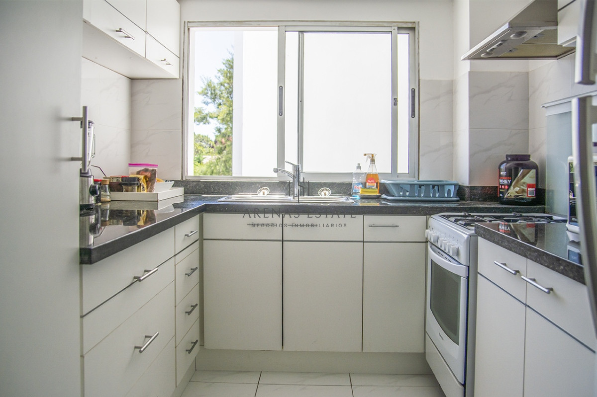 Apartamento ID.2044 - Apartamento en venta frente al mar, de 3 dormitorios en Punta del Este 